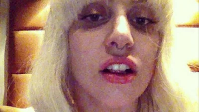 Леди Гага показала совсем голую пятую точку