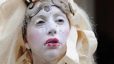 Lady GaGa разделась догола в гей-клубе