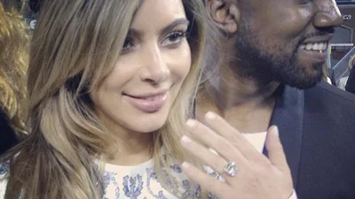 Ким Кардашьян показала огромное обручальное кольцо