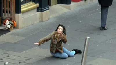 На упавшую Скарлетт Йоханссон сделали фото-жабу