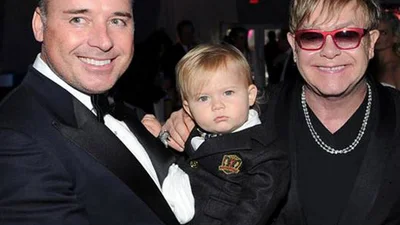 Элтон Джон объявил дату свадьбы