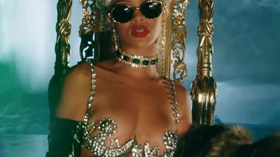 Rihanna - Pour it up