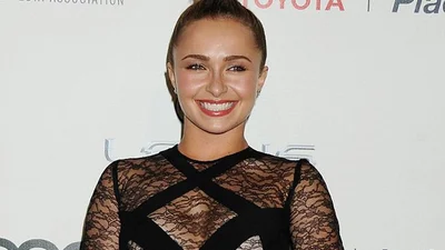 Невеста Кличко удивила откровенным платьем