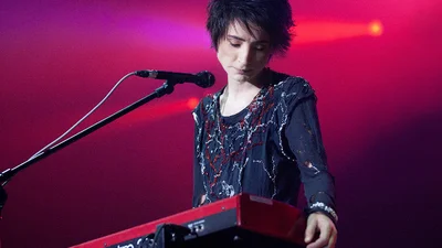 Земфира пишет музыку для спектакля