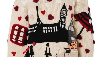 Дизайнеры создали коллекцию рождественских свитеров 