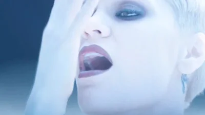 Jessie J в новом клипе Thunder