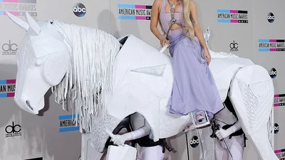 Епічна поява Lady Gaga на Video Music Awards