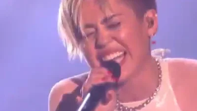 Майлі Сайрус на EMA 2013 підкорила фанатів