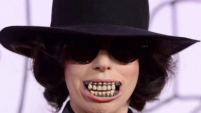 Lady Gaga шокировала зубами на YouTube Music Awards