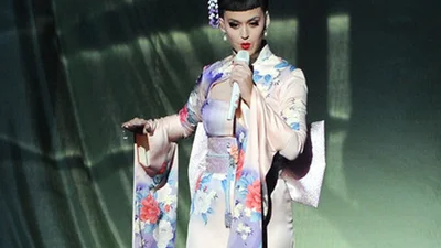 Katy Perry порвала всех выступлением на АМА 2013