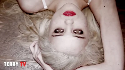 Sky Ferreira - Red Lips