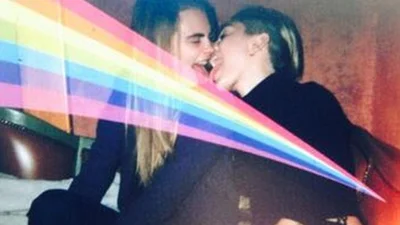 Кара Делевинь обожает целоваться с девочками 
