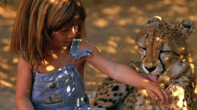 Удивительная девочка выросла с дикими животными