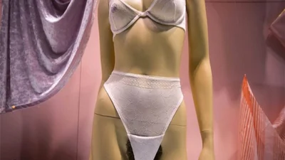 Мода витрин: манекены с лобковыми волосами