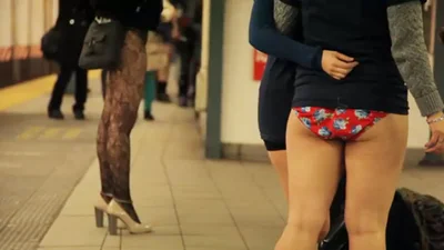 В метро всего мира люди ходили без штанов