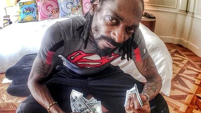 Snoop Dogg выложил скандальные фото с травой 