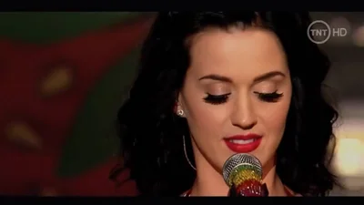 Katy Perry покорила выступлением под I kissed a girl 