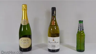 Эксперты учат эффектно открывать бутылку шампанского