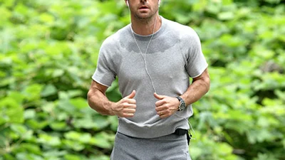 ТОП знаменитостей, які засвітили інтимними місцями