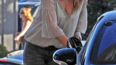 Синди Кроуфорд ездит на крутом Бентли