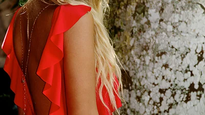 Бейонсе позирует в ярких купальниках на Ямайке