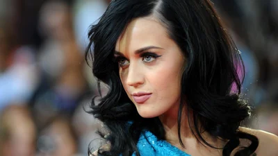 Водитель Кэти Перри не имеет права с ней разговаривать