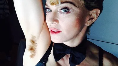 Мадонна шокировала волосатыми подмышками