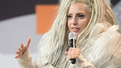 На грани: самые странные наряды звезд этой недели