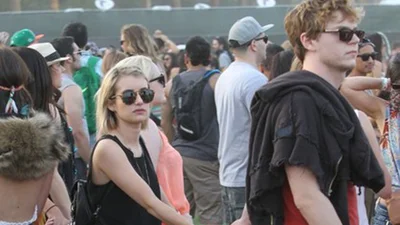 Эмма Робертс затусила с любимым на фестивале Coachella