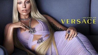 Lady Gaga показала рекламу Versace без фотошопа
