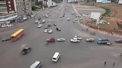 Удивительное видео о нереальном движении на дороге