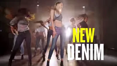 Кэндис Свейнпоул красиво танцует в рекламе джинсов