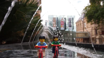 Реальная история игрушек: Фигурки LEGO отправились в путешествие