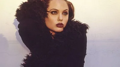 Дерзкие фото юной Анджелины Джоли взорвали интернет