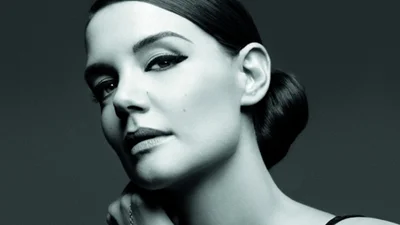 Бывшая жена Тома Круза научит вас делать макияж