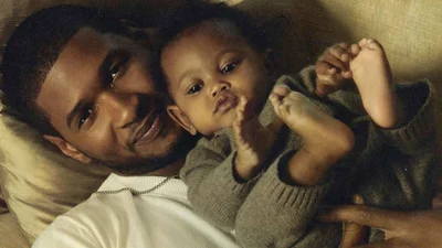 Usher вчить свого сина їздити на машині