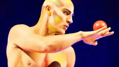 Артист Cirque du Soleil поддержал украинскую армию