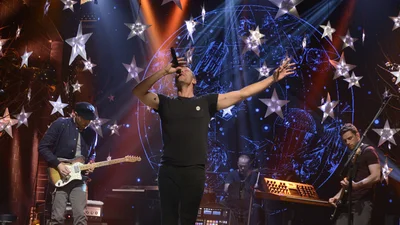 Обалденная премьера песни "The sky full of stars" от Coldplay 