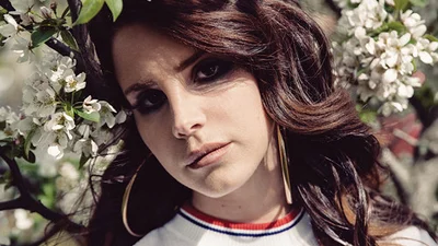 Лана Дель Рей порадовала новой песней и фотосессией