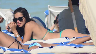 Как и где модели показывают свои сексуальные фигуры