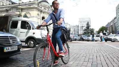 Андре Тан променял свой джип на велосипед