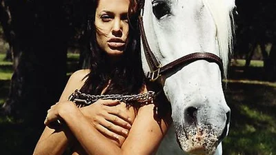 Сексуальные и спортивные: Знаменитости на лошадях