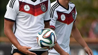 ЧМ 2014: Немецкие футболисты показали ножки на тренировке