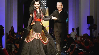 Кончита Вурст стала звездой на Неделе моды в Париже