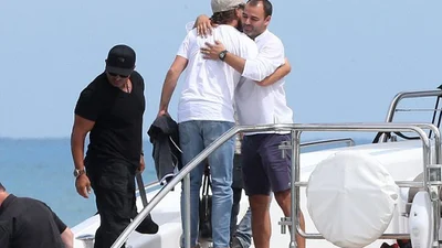 Леонардо ДиКаприо отдыхает на яхте с парнями