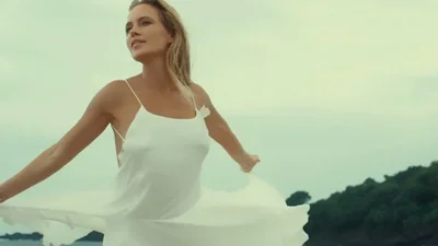 Романтичная Глюкоза представила новый клип на песню "Зачем"