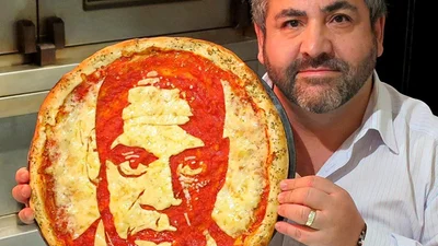 Приємного апетиту: дивовижна піца з обличчям знаменитостей
