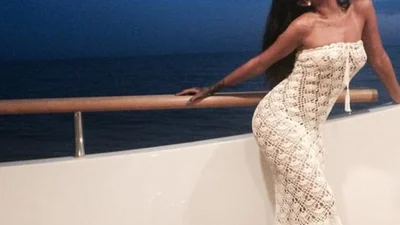 Рианна кайфует на роскошной яхте