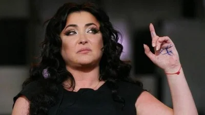 Пьяная Лолита устроила концерт на станции метро