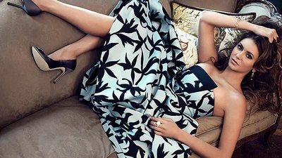 Нина Добрев стала элегантной дамой